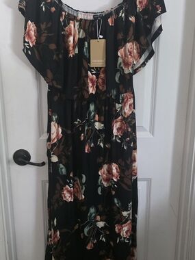 Black Floral Off-Shoulder Maxi Dress